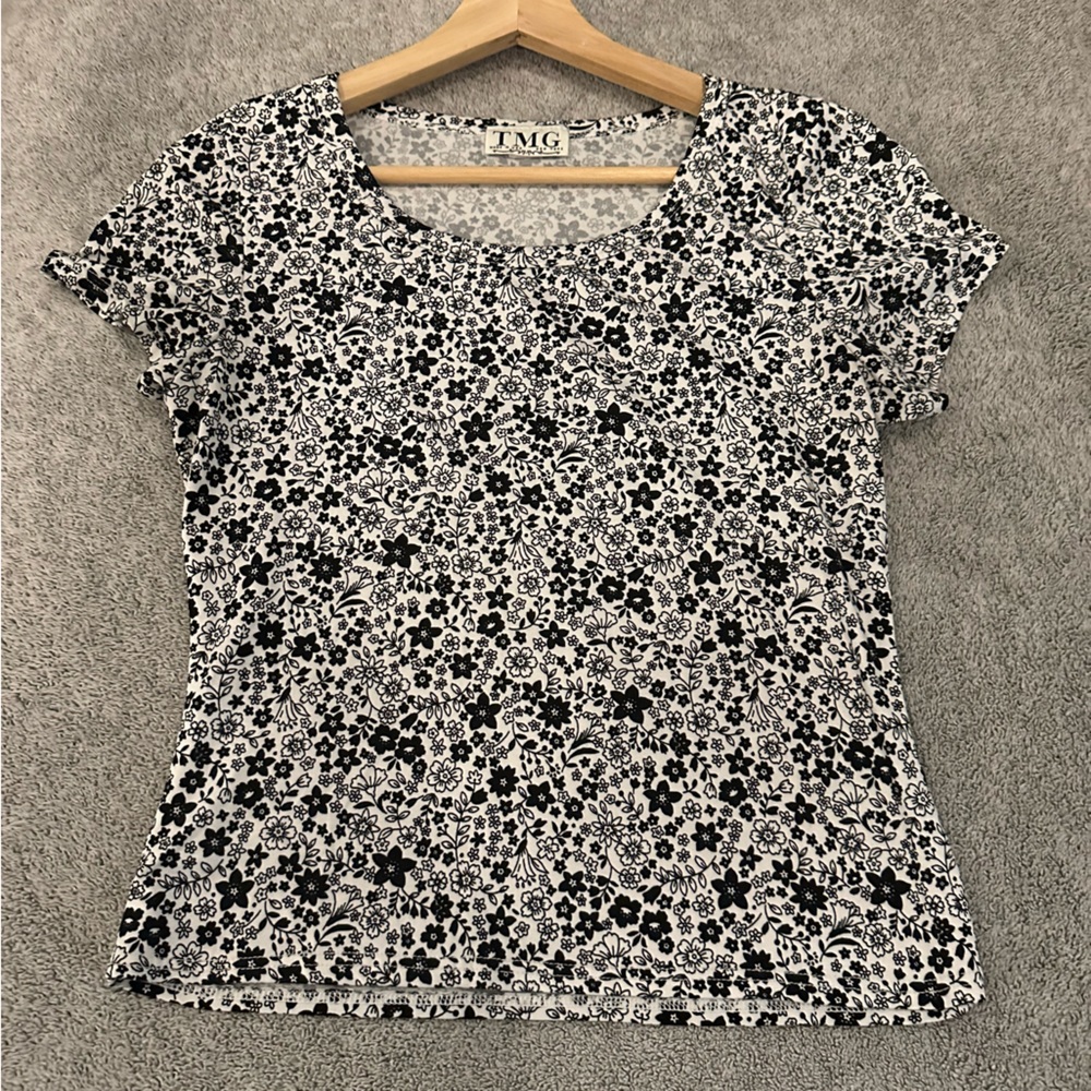 Black and white short sleeve top